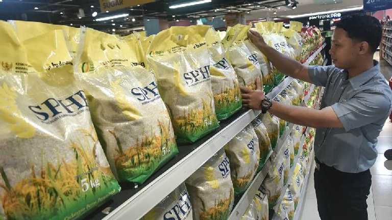 Harga Beras Premium & Medium Melonjak, Bapanas: Lampaui HET di Seluruh Zona