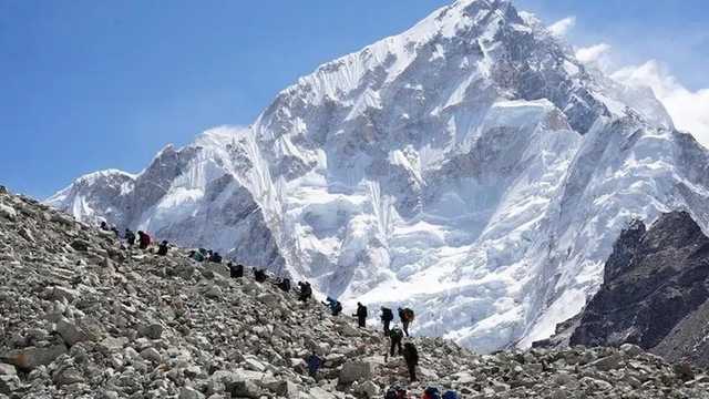 Ratusan Pendaki Terjebak Salju Tebal di Everest Tibet, Tim Penyelamat Dikerahkan