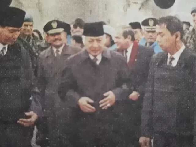 Gelar Pahlawan Nasional Soeharto: Kontribusi atau Kontroversi?