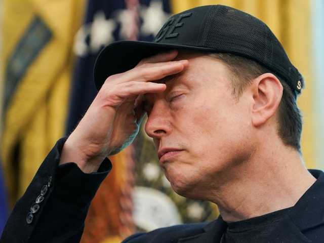 Elon Musk Ancam Jadi Triliuner Pertama Dunia, Tesla Siapkan Rp16.400 T