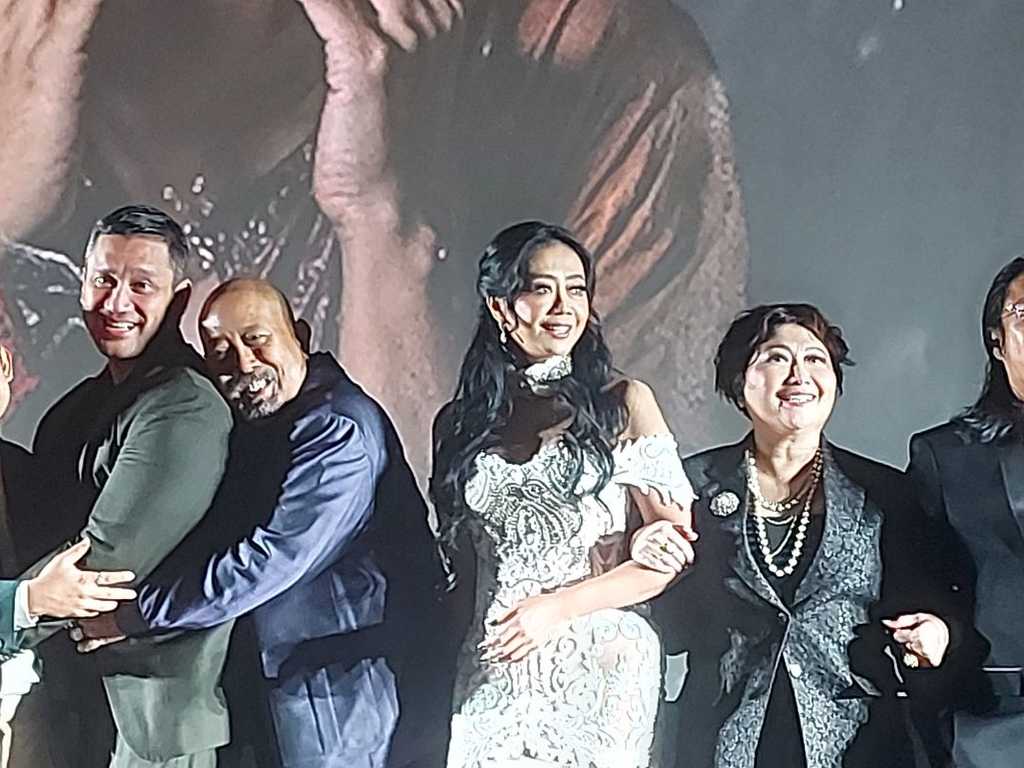 Asri Welas rela tak makan gula demi peran di film terbaru