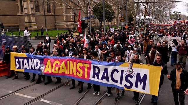 Ribuan orang di Australia demo besar-besaran, protes rasisme dan anti-imigran