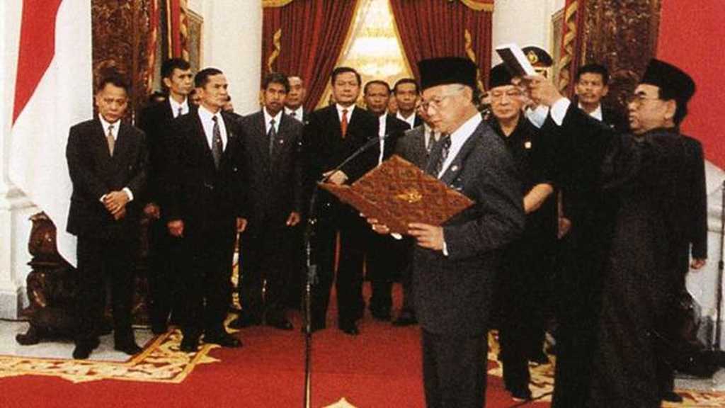 Rupiah Terpuruk Rp16.685/US$, BJ Habibie Pernah Taklukkan Dolar dengan 3 Cara Ini