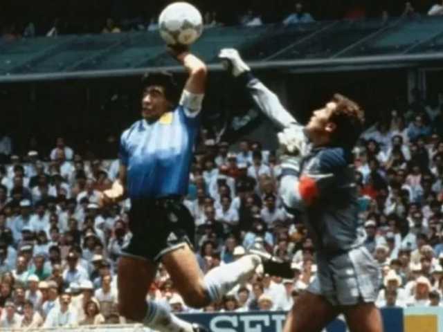 Dari Gigitan Suarez hingga Akting Rivaldo, 10 Skandal Kecurangan Guncang Sepak Bola