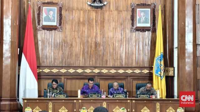Aturan Baru: Sopir Taksi Online Bali Wajib KTP Bali dan Pelat DK