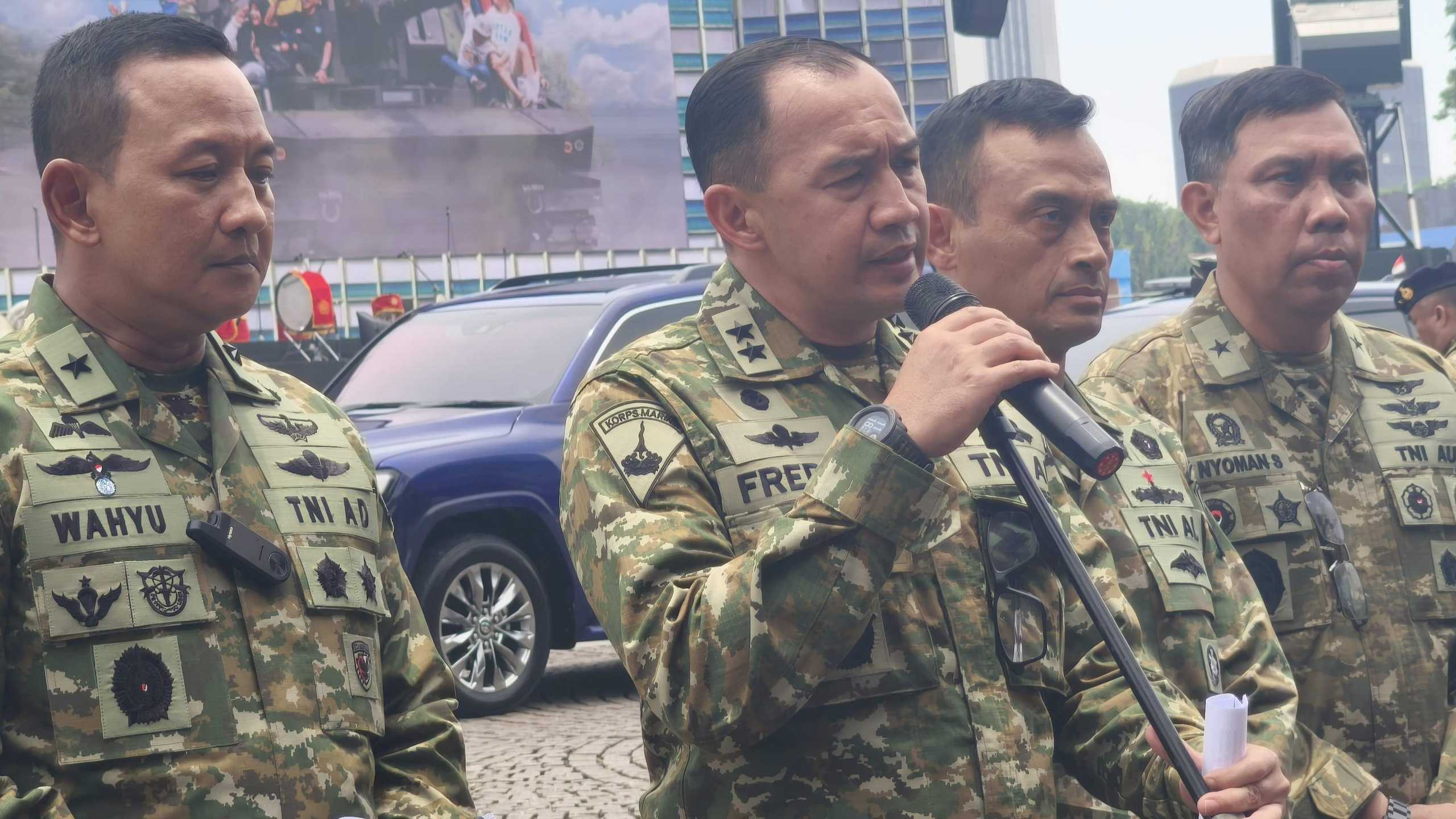 Tragedi HUT TNI: Praka Zaenal Gugur Usai Tabrakan di Udara