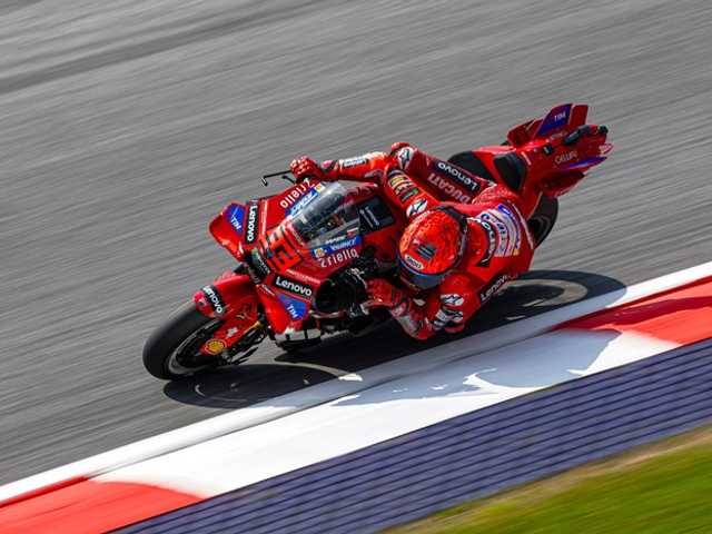 Marc Marquez Juara Sprint Race MotoGP Catalunya, Alex Marquez Apes Terjatuh!