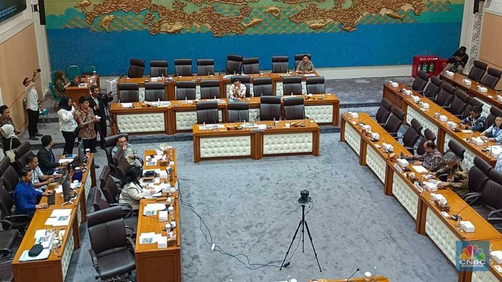 DPR Minta Produsen AMDK Buka-bukaan Data Sumber Air