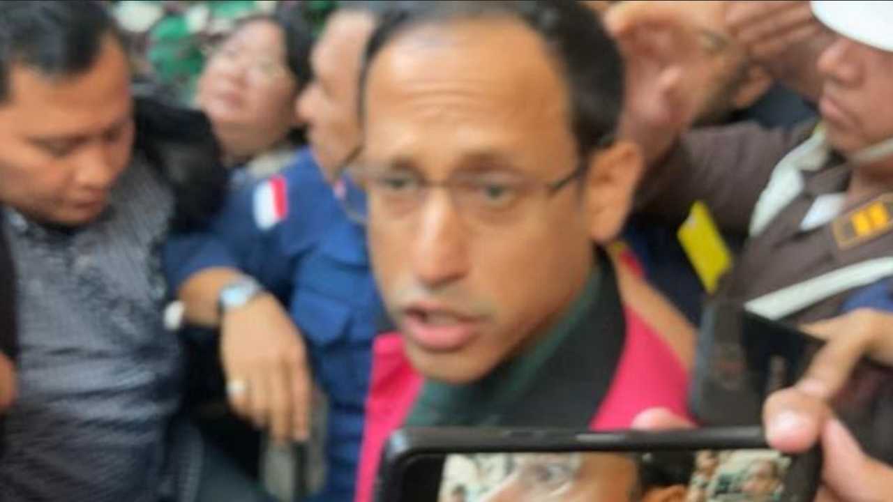 Nadiem Makarim Tersangka Korupsi, Pakai Rompi Kejagung Titip Pesan Haru