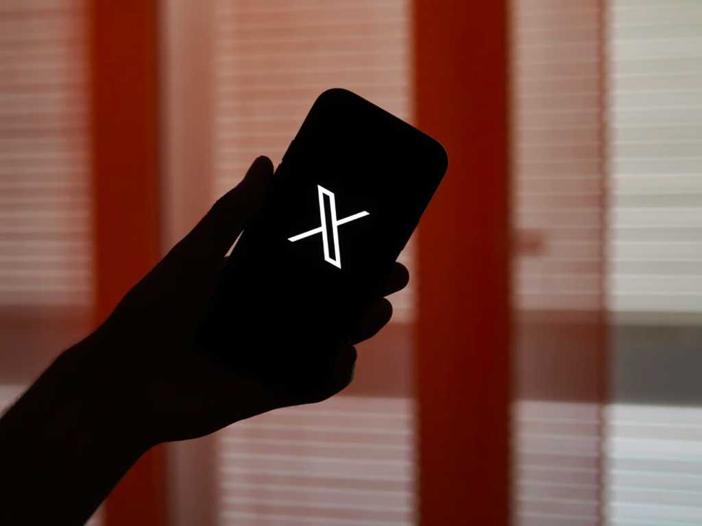 Komdigi Beri Batas Waktu: X Wajib Bayar Denda Konten Pornografi Pekan Ini