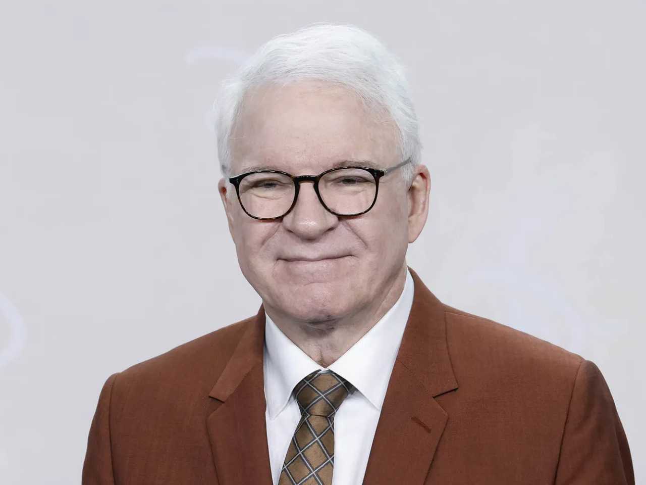 Steve Martin didiagnosis COVID-19, batalkan pertunjukan komedi