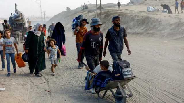 Ribuan warga Palestina mengungsi saat pasukan Israel masuk ke Kota Gaza