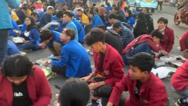 Istana: Tak Ada Larangan Membaca Buku, Respons Penyitaan di Demo Surabaya
