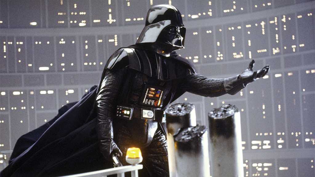 Pecahkan Rekor! Lightsaber Darth Vader Terjual Rp57 Miliar di Lelang