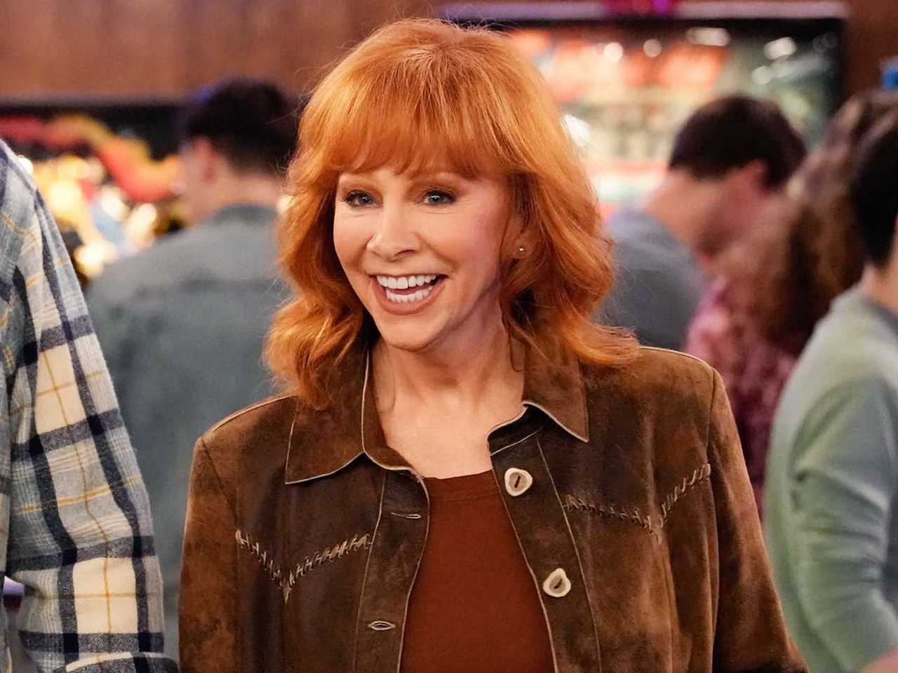 Christopher Lloyd, Carol Kane, Cheri Oteri Bintangi Sitkom Reba McEntire