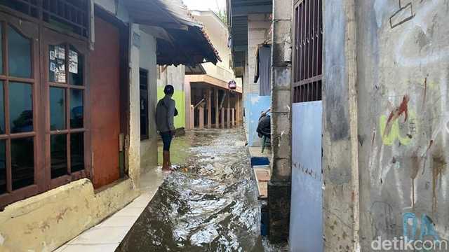 Tanggul Baswedan Jebol, Ratusan KK Jati Padang Terendam Banjir Parah