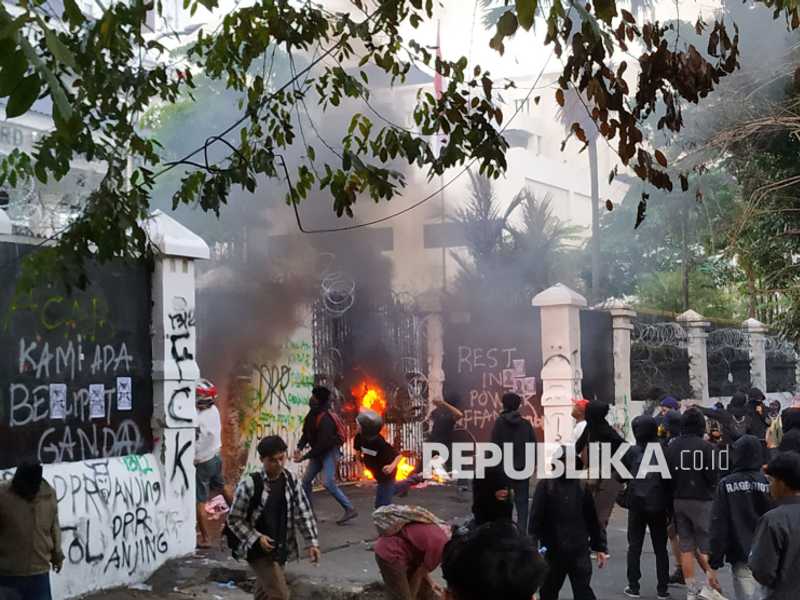 66 Polisi Terluka Parah Amankan Demo Anarkis di Bandung, 6 Jalani Operasi