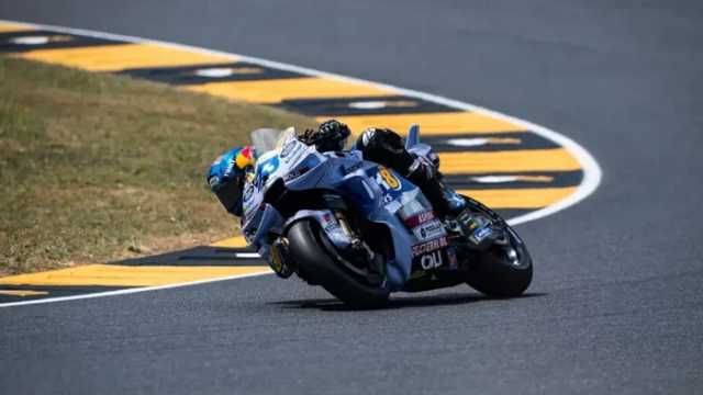 Alex Marquez Sabet Juara MotoGP Catalunya 2025, Kalahkan Marc Marquez!