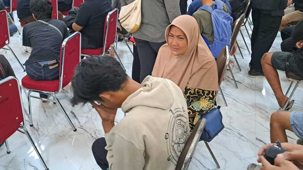 Polda Jateng Pulangkan 327 Pedemo Ricuh Semarang, 7 Jadi Tersangka