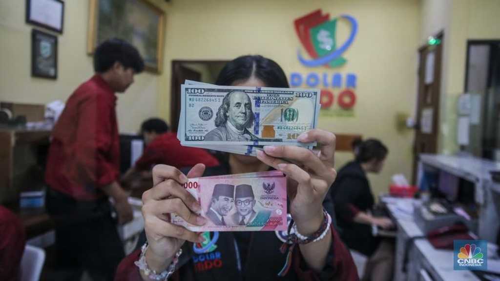 Rupiah melemah ke Rp16.585/US$, terendah 4 bulan dipicu The Fed