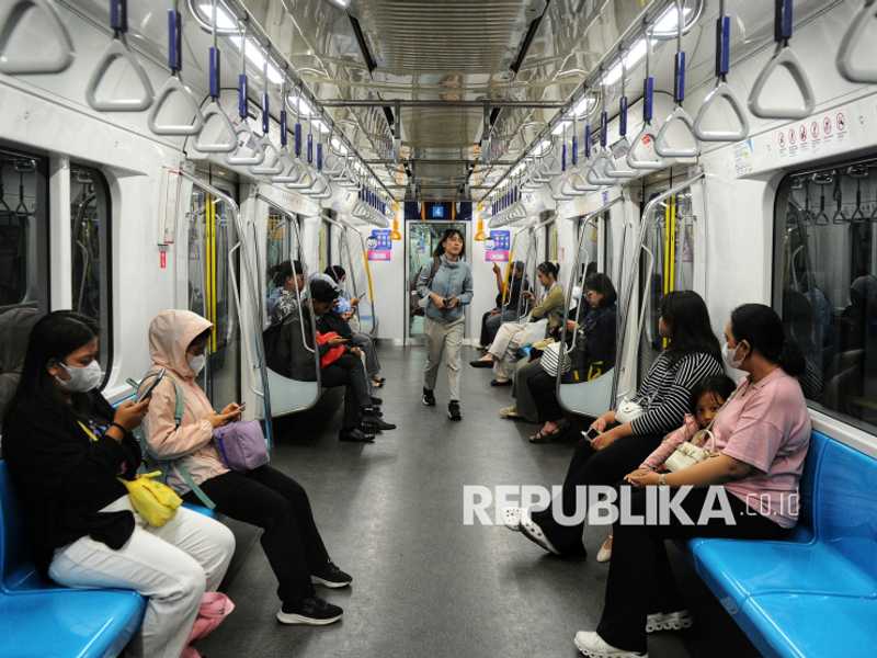 Demo Polda Metro Jaya Paksa MRT Tutup Stasiun Istora Mandiri