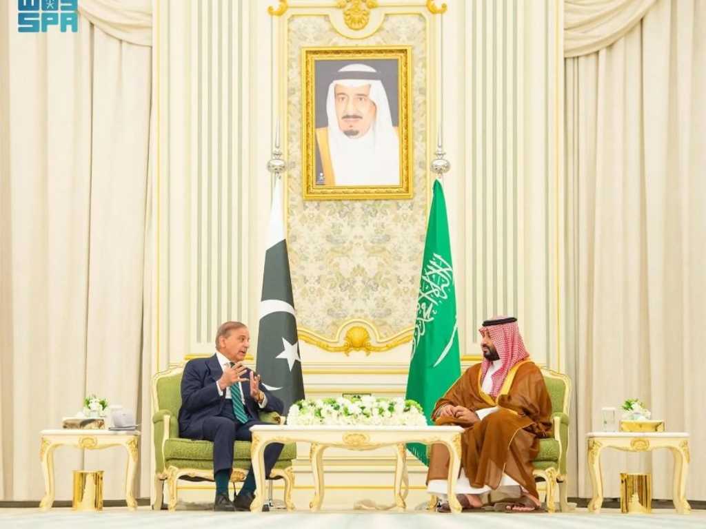 Arab Saudi & Pakistan Perkuat Pertahanan, Teken Perjanjian Strategis