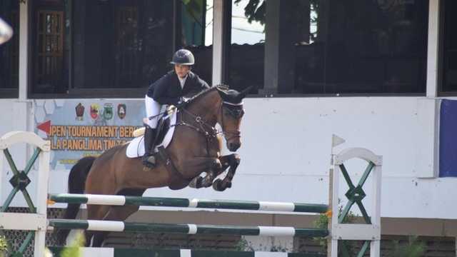 Gadis dan Dinov Saling Kalahkan, Perebutkan Tiket Olimpiade Remaja