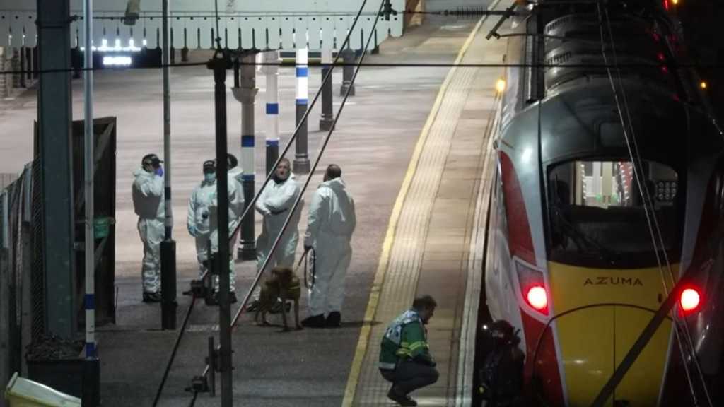 Geger Penusukan di Kereta Api Inggris: Sembilan Terluka, Dua Pelaku Ditangkap