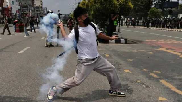 13 Tewas dalam Protes Larangan Media Sosial di Nepal, Bentrok Pecah Dekat Parlemen