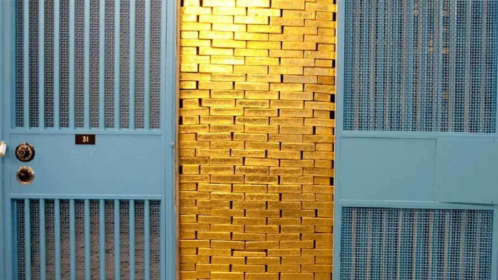 Harga Emas Tembus Rekor $4.000, Jual Sekarang Justru Berisiko?