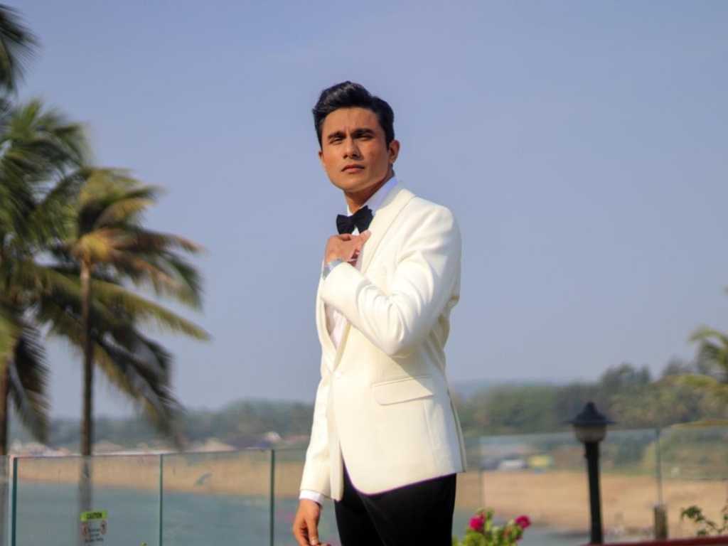 Ritwik Bhowmik Debut Film 'Abhootpurva', Horor-Komedi Romantis Berlatar Taj Mahal