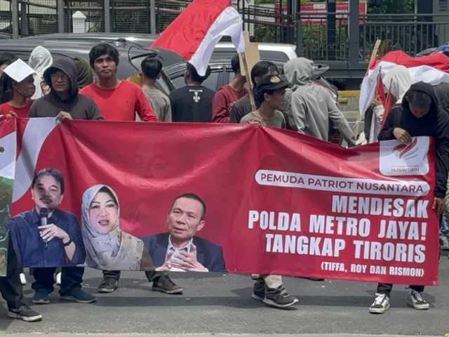 Demo di Polda Metro Jaya: Massa Tuntut Roy Suryo Cs Ditahan Kasus Ijazah Palsu