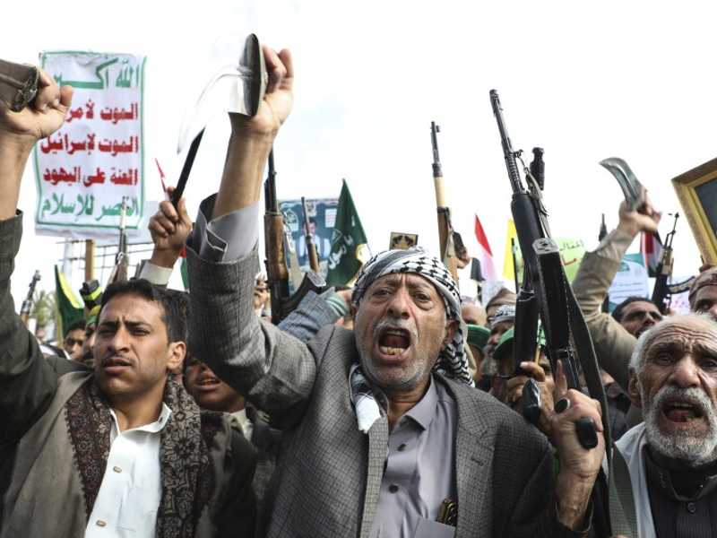 Houthi Klaim PM Yaman Tewas Akibat Serangan Udara Israel di Sanaa