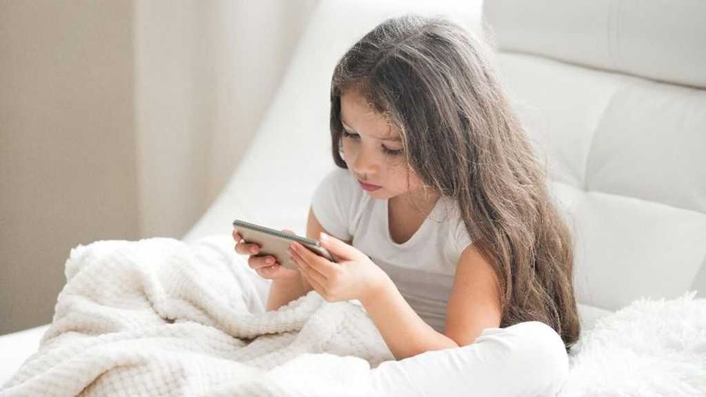 Orang Tua Bingung Kapan Anak Boleh Pakai HP? Survei AS Ungkap Fakta Mengejutkan