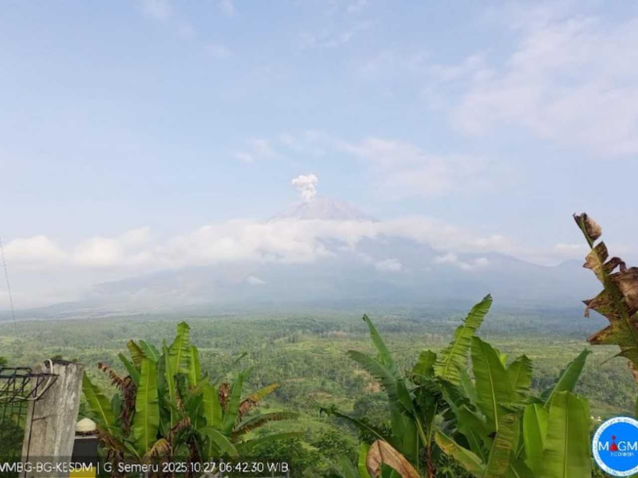 Gunung Semeru Erupsi Dua Kali Sehari, Abu Vulkanik Capai 700 Meter