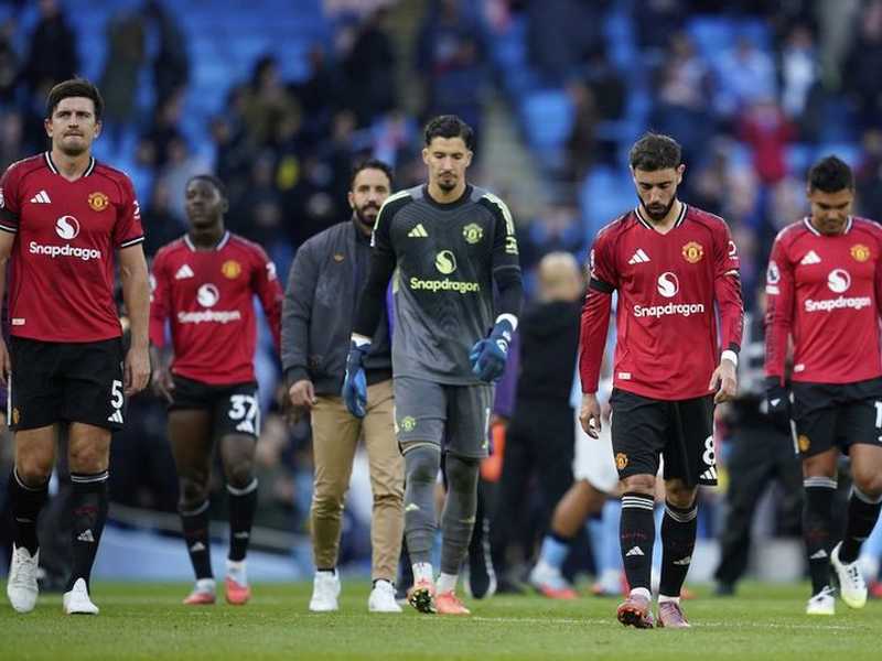 Wayne Rooney kritik transfer Donnarumma dan progres Amorim usai MU dibantai City