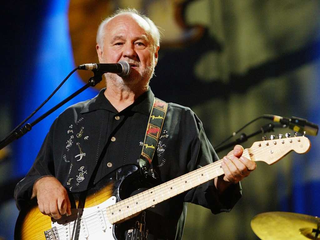 Sonny Curtis, penulis lagu klasik "I Fought the Law" dan "Love Is All Around", meninggal dunia pada usia 88 tahun