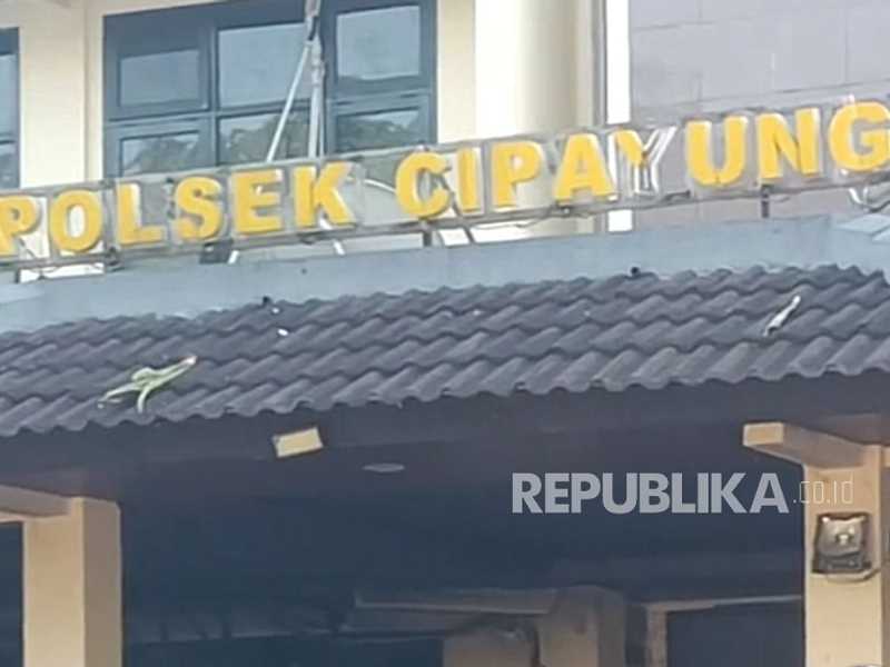 6 Polsek dan Pospol Jakarta Hancur Dibakar Massa Saat Demo