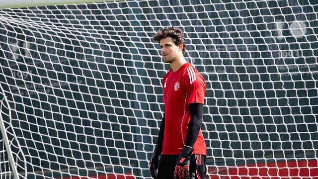 Wayne Rooney kecam Amorim tak mainkan Lammens, bandingkan dengan Donnarumma
