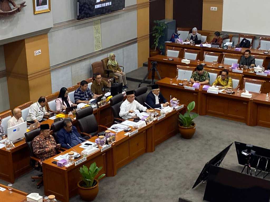 DPR: Biaya Haji Hanya Turun Rp 1 Juta, Curiga Ada 'Bancakan' Rp 5 T