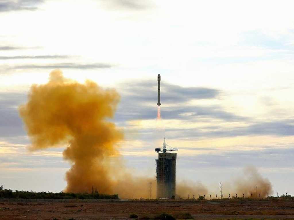 China berhasil luncurkan satelit uji coba internet dari Jiuquan