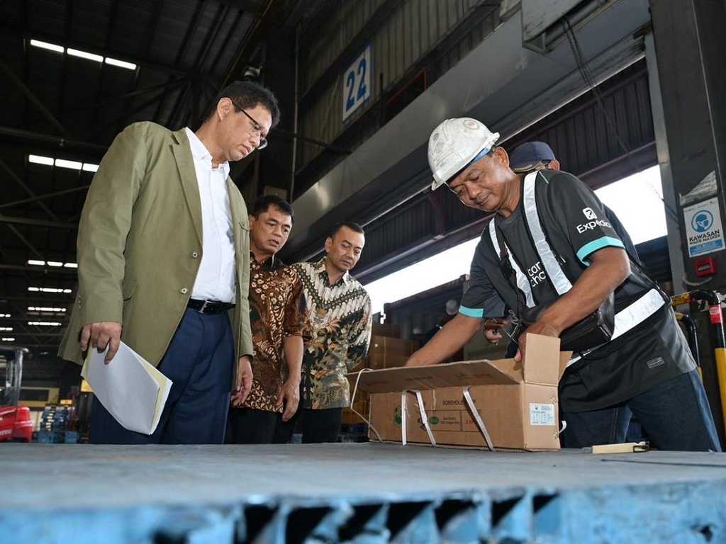 Menkeu Purbaya: Scanner Baru Bea Cukai Surabaya Percepat Arus Logistik