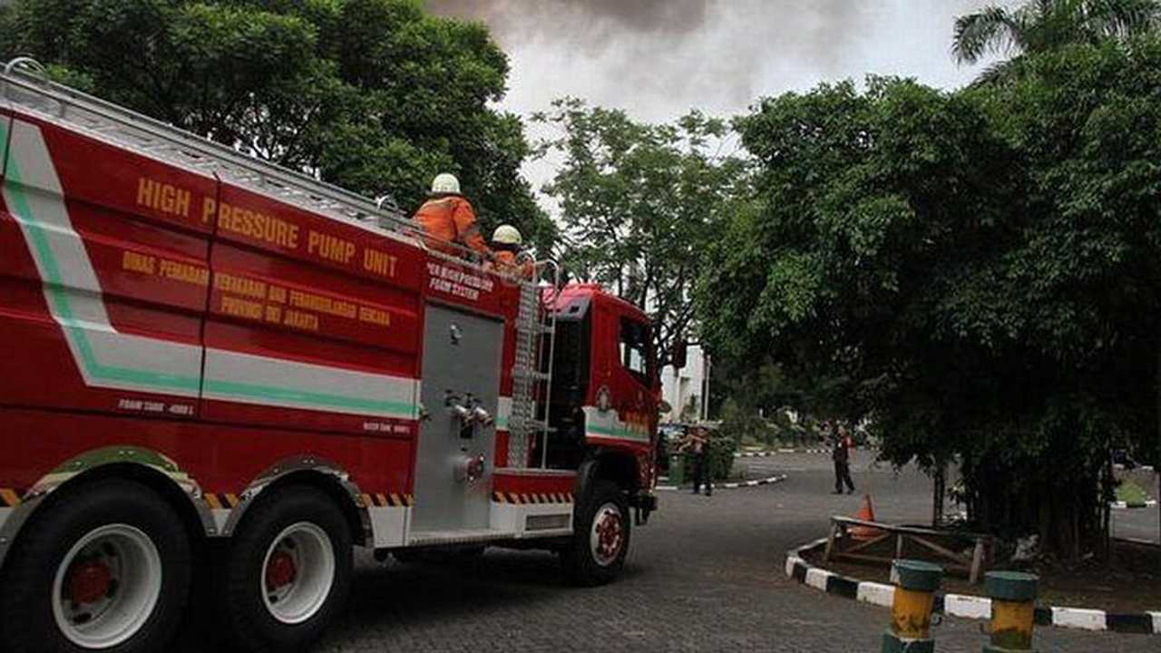 Mobil Damkar Bone Terbalik Saat Menuju Lokasi Kebakaran, 4 Petugas Terluka
