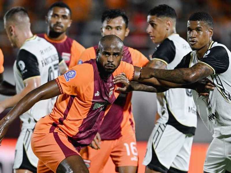 Kiper Persija Andritany kritik wasit usai kalah dari Borneo FC