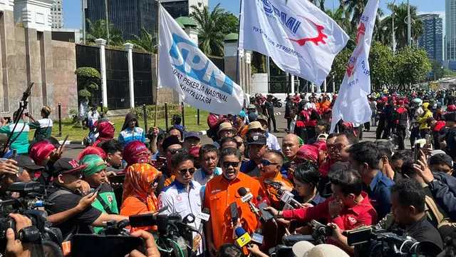 DPR Dikepung Ribuan Buruh: Tuntut Upah Layak, Desak Reformasi Pajak