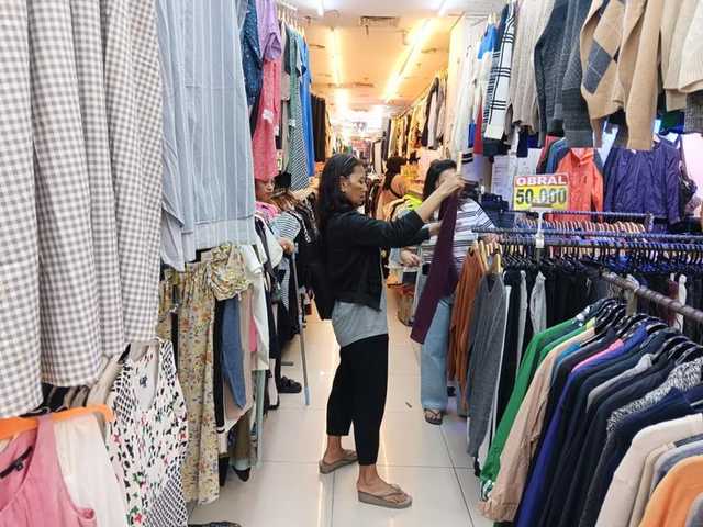 Pedagang Pasar Senen Tolak Rencana Menkeu Purbaya: Produk Lokal Tak Laku!
