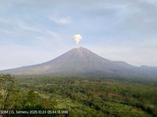 Gunung Semeru Meletus Dua Kali, Kolom Abu Capai 700 Meter