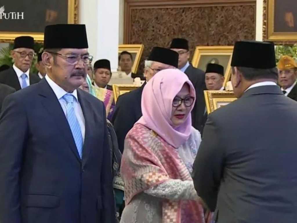 Soeharto Dianugerahi Pahlawan Nasional, Media Internasional Soroti "Pemutihan Sejarah"