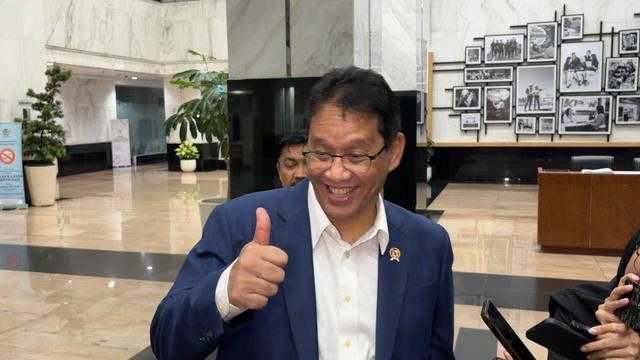 Viral! Menkeu Purbaya Mengaji di Mobil, Publik Soroti Gaya Koboinya