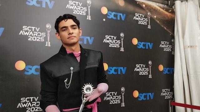 Harry Vaughan Memboyong 2 Piala SCTV Awards 2025, Tak Percaya Raih Prestasi